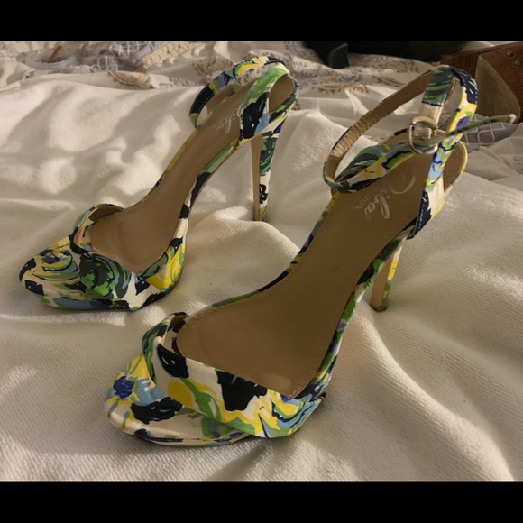 Shoes - Picture 10 of 14